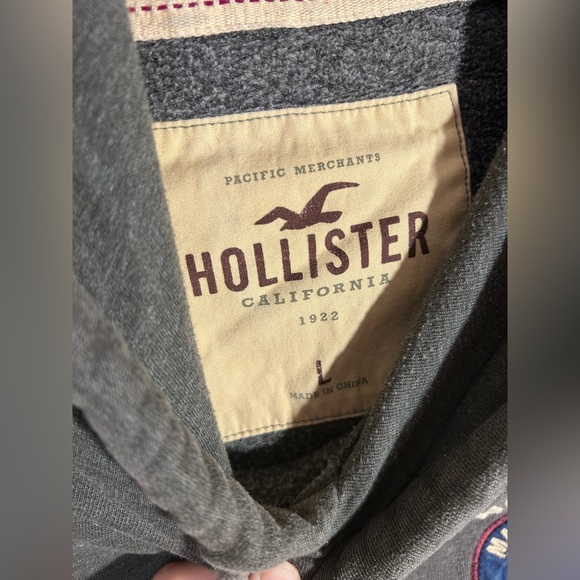Hollister Embroidered Graphic Hoodie - Picture 3 of 5